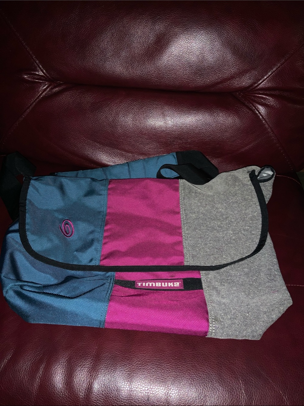 Timbuk2 tri color unisex messenger bag. For school, work, travel & office.